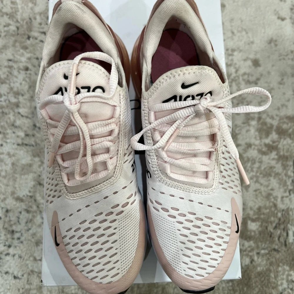 Nike Women’s Air Max 270 - Picture 2 of 7